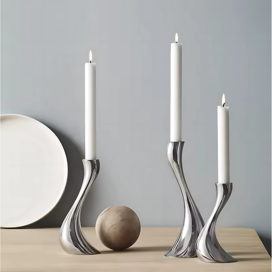 Elegant Vriden Ljusstake i Silver – 3 Storlekar – Modern Design för Heminredning