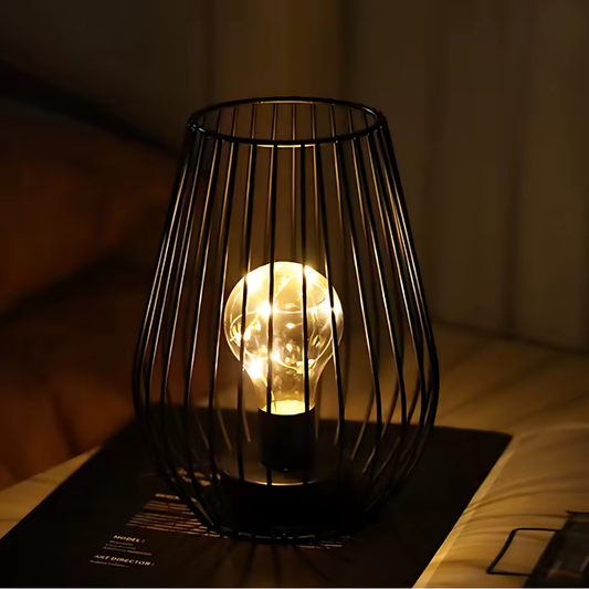 Elegant Metalltråd Bordslampa – Modern Inredning med Varm Belysning