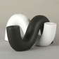Skulptural Ljusstake – Modern Design i Svart eller Vit