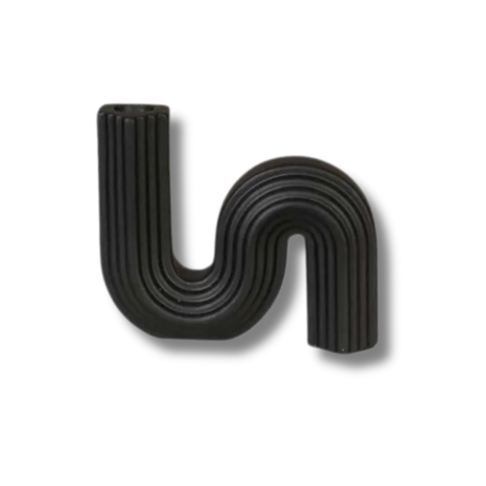 “Curve Ljusstake – Skulptural ljusstake i modern design (Svart/Vit)”