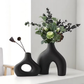 Skulptural Dekorvas i Keramik – Vit eller Svart – Modern Designvas i 2 Storlekar